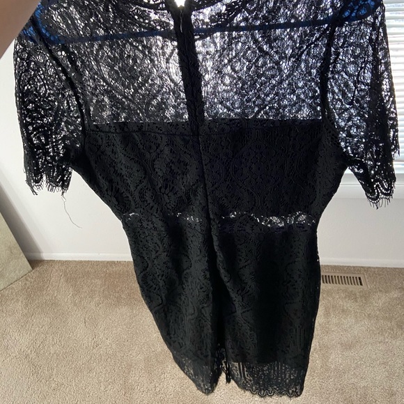 Black lacy lulus dress - Picture 4 of 5